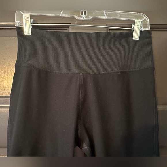 ALO Yoga Black Leggings - Picture 3 of 12